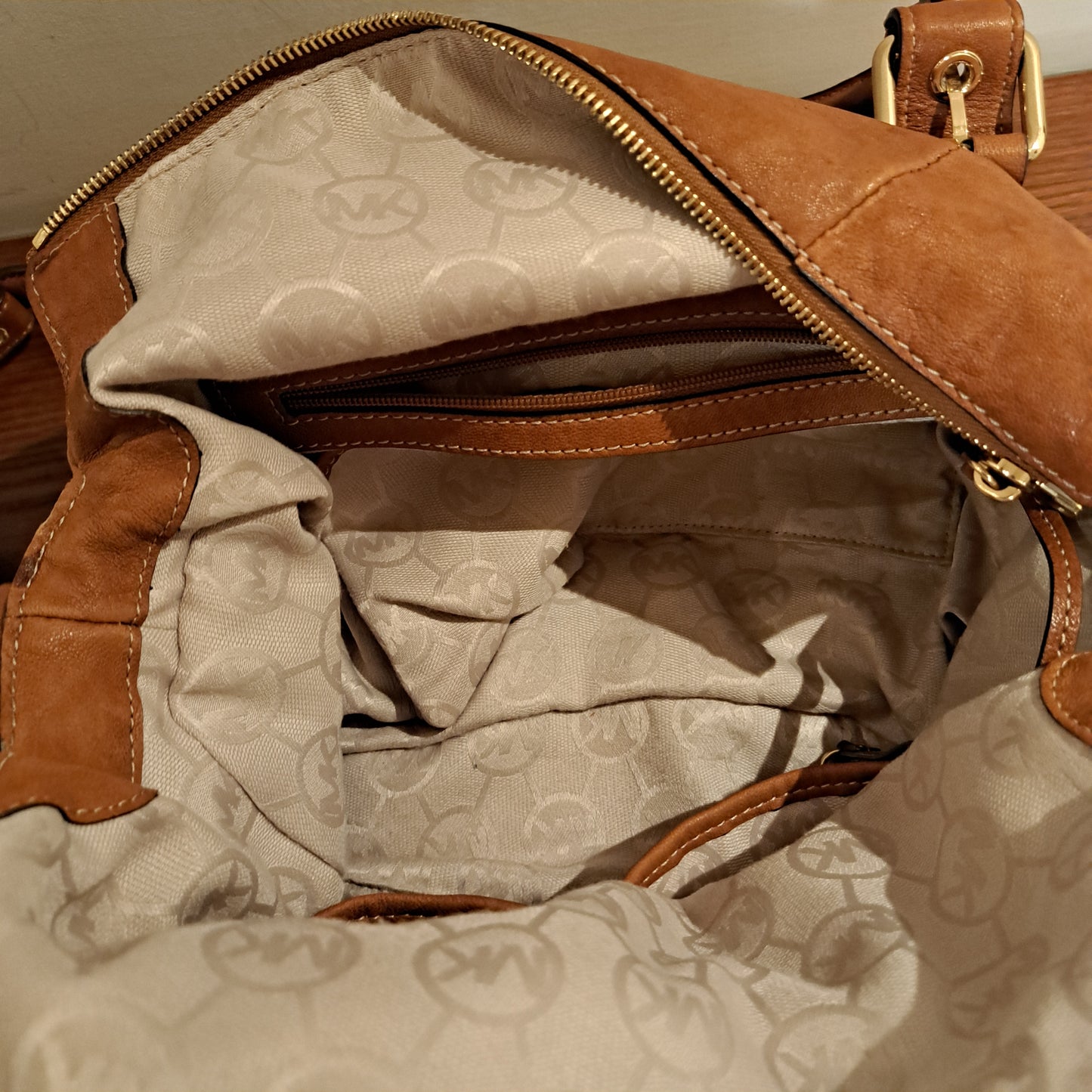 Michael Kors Soft Leather Hobo Cross (HB0024)