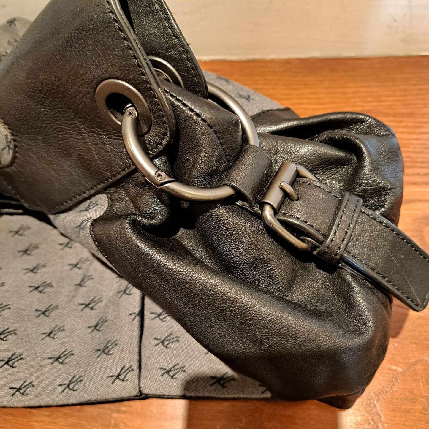 Kenneth Cole - Grey leather Handbag (HB0039)